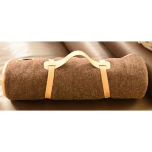 Plaid en 100 % Haute laine naturelle des Pyrénées, teinte chocolat avec galon en agneau naturel - Dim°.: 120 x 180 cm