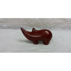 Rhinocéros en pierre naturelle de Kisii - Sculpture design Kifaru - Teinté rouge