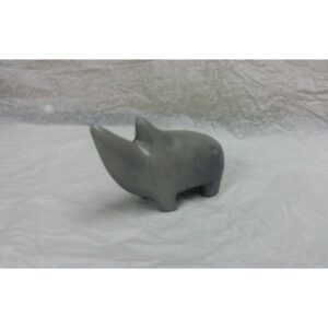 Rhinocéros en pierre naturelle de Kisii - Sculpture design Kifaru - Teinté et ciré gris