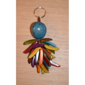 Porte-clefs "flamme" - Réalisation artisanale en ivoire végétale à tonalité dominante turquoise