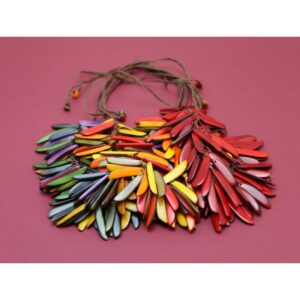 Collier "Flamme" Tonalités bleues - ras de cou réglable - Création et réalisation artisanale en ivoire végétal (corozo)