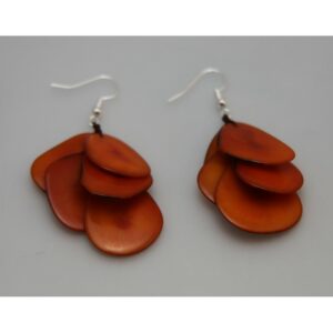 Boucles d'oreilles "Grappas" Corail - Création et réalisation artisanale en ivoire végétal (corozo)