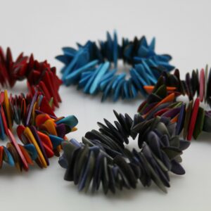 Bracelet "Flamme" Tonalités bleues - Création et réalisation artisanale en ivoire végétal (corozo)
