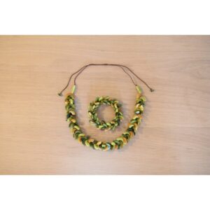 Collier "Agrio" panaché vert - ras de cou réglable - Création et réalisation artisanale en ivoire végétal (corozo)